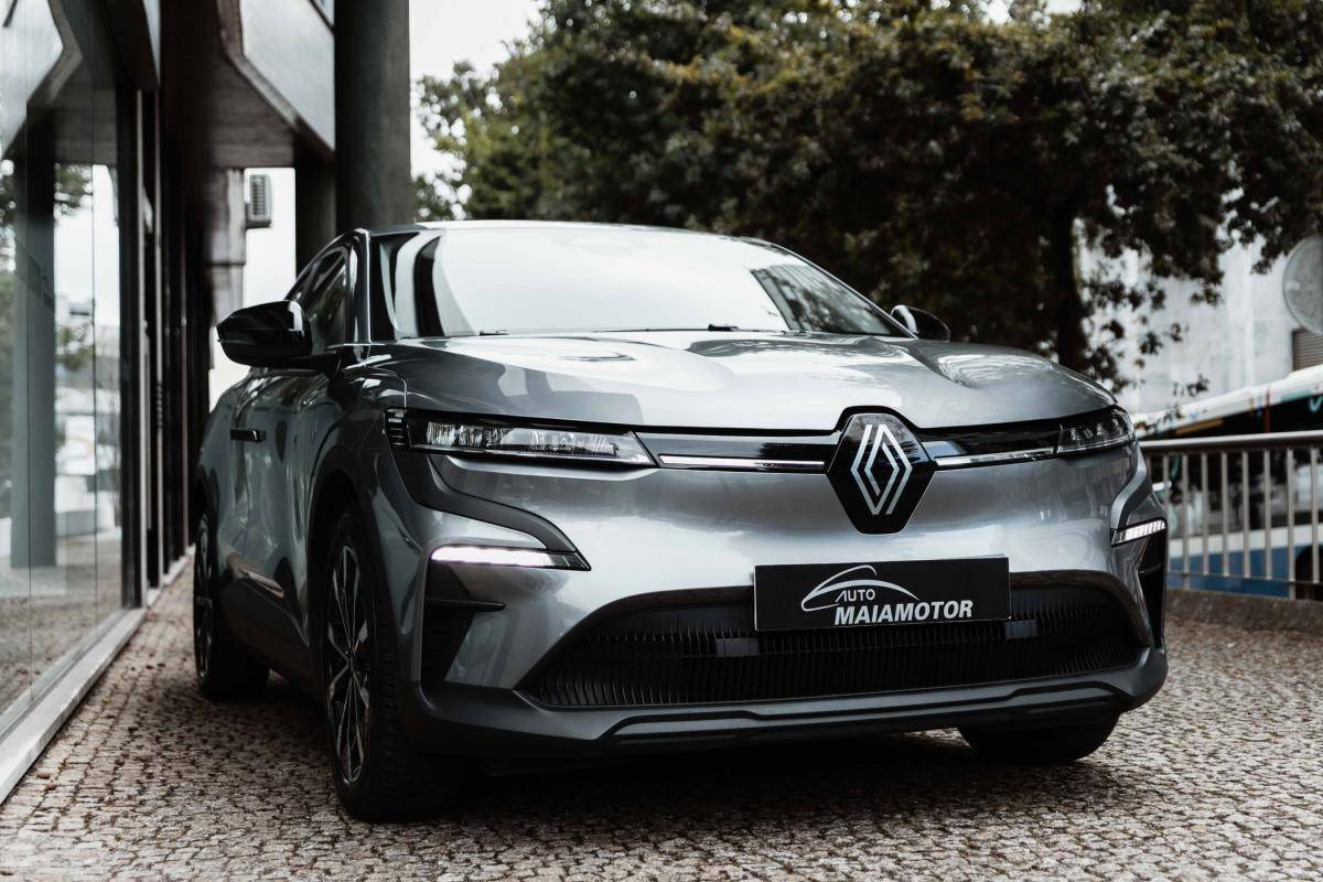 renault-megane-e-tech-2023-eletrico-0cc