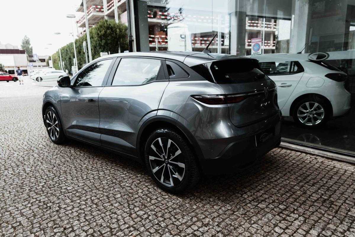 renault-megane-e-tech-2023-eletrico-0cc