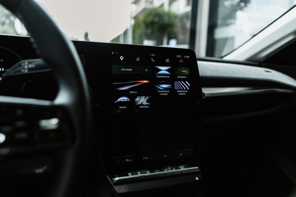 renault-megane-e-tech-2023-eletrico-0cc
