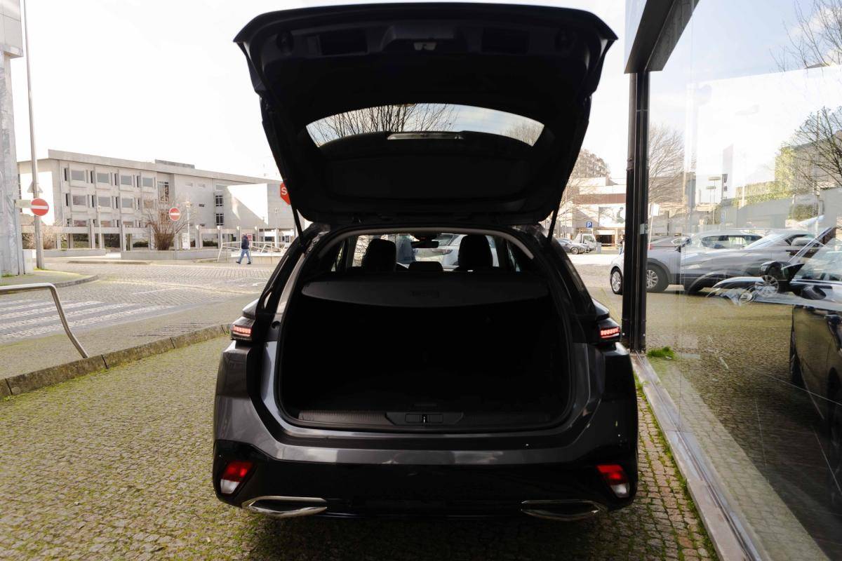 peugeot-308-sw-2022-diesel-1499cc
