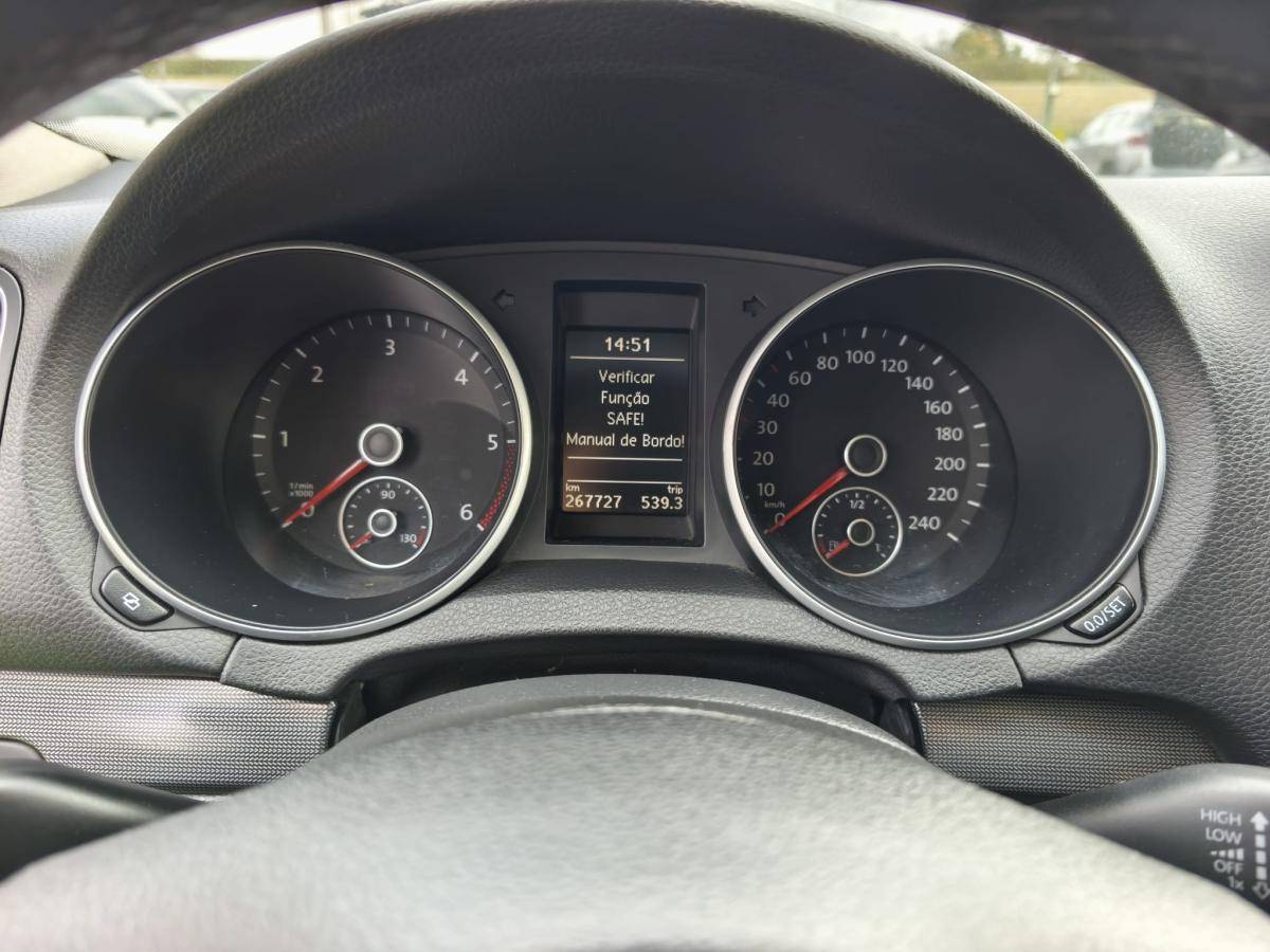 volkswagen-golf-variant-2012-diesel-1598cc