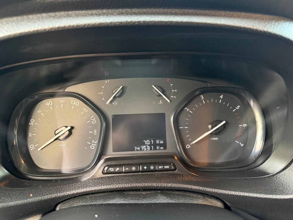 citroen-jumpy-2021-diesel-1499cc