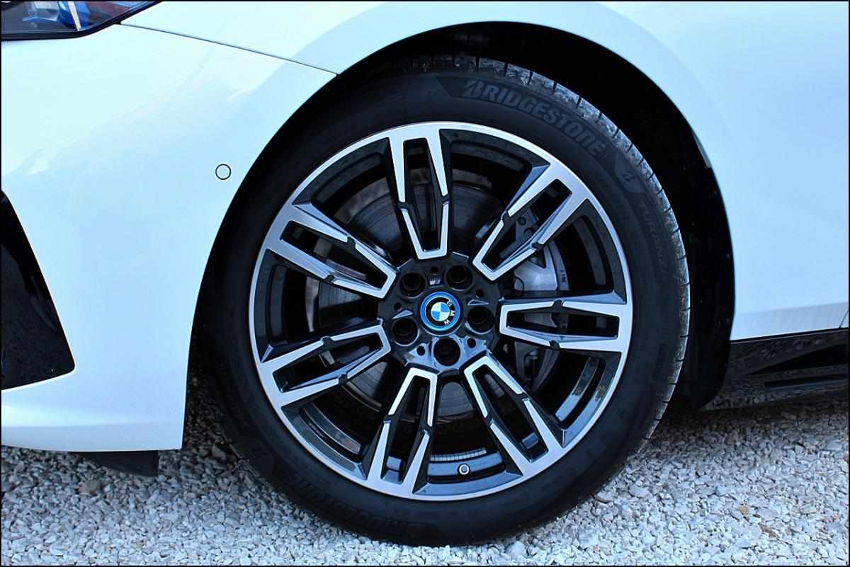 bmw-serie-i-i5-edrive40-2025-eletrico