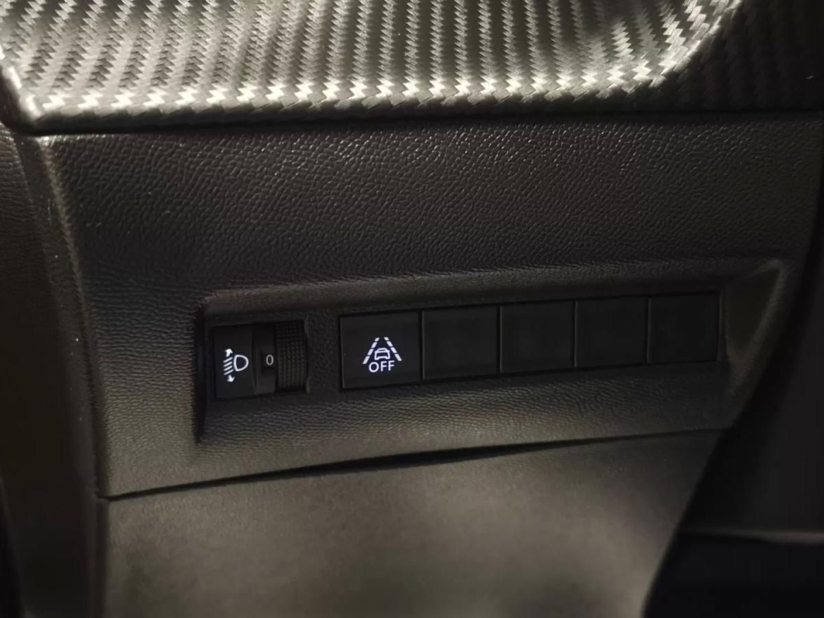 peugeot-2008-2023-gasolina-1199cc