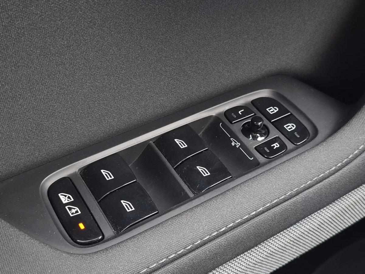 polestar-2-2023-eletrico-200cc
