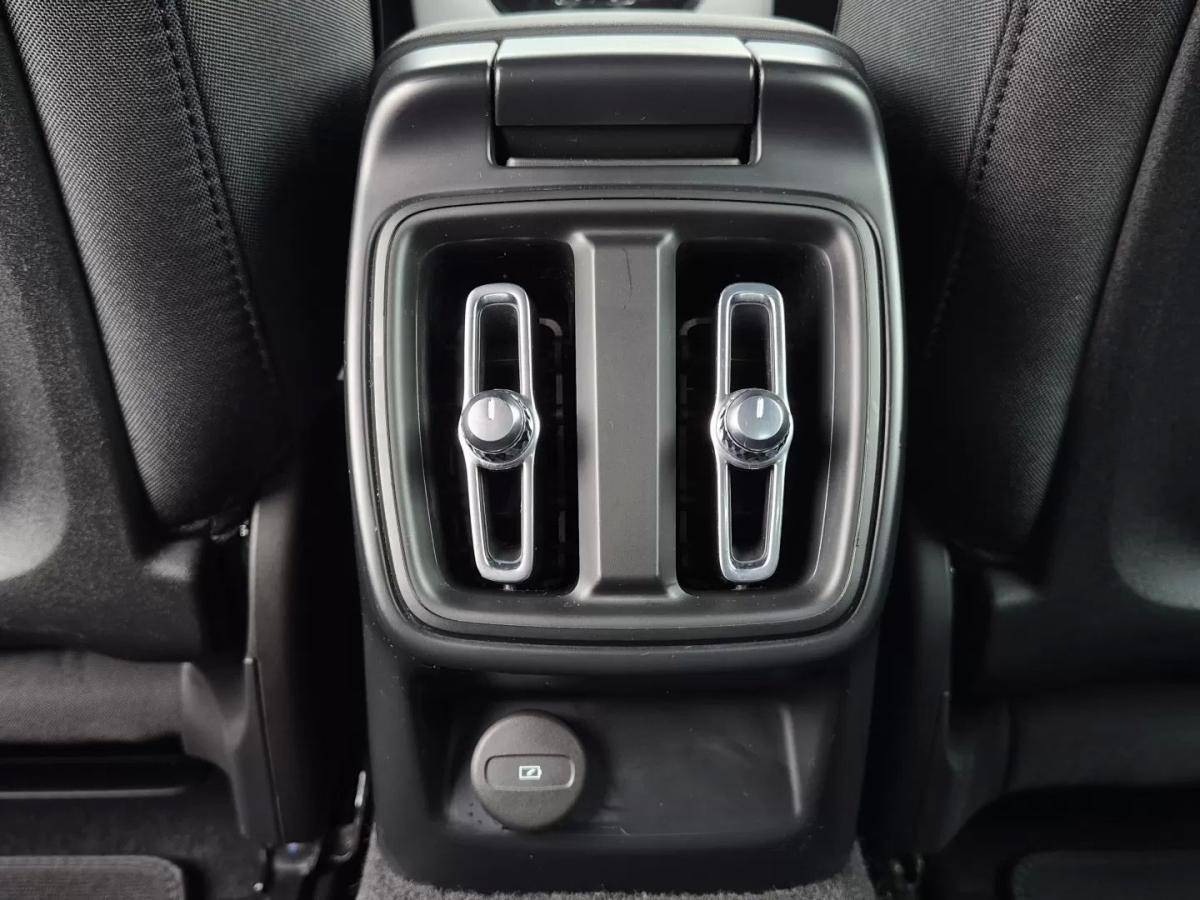 polestar-2-2023-eletrico-200cc