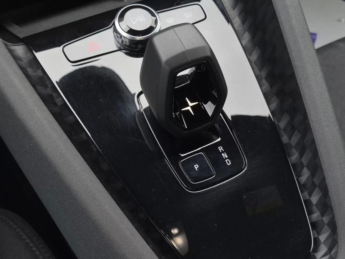 polestar-2-2023-eletrico-200cc