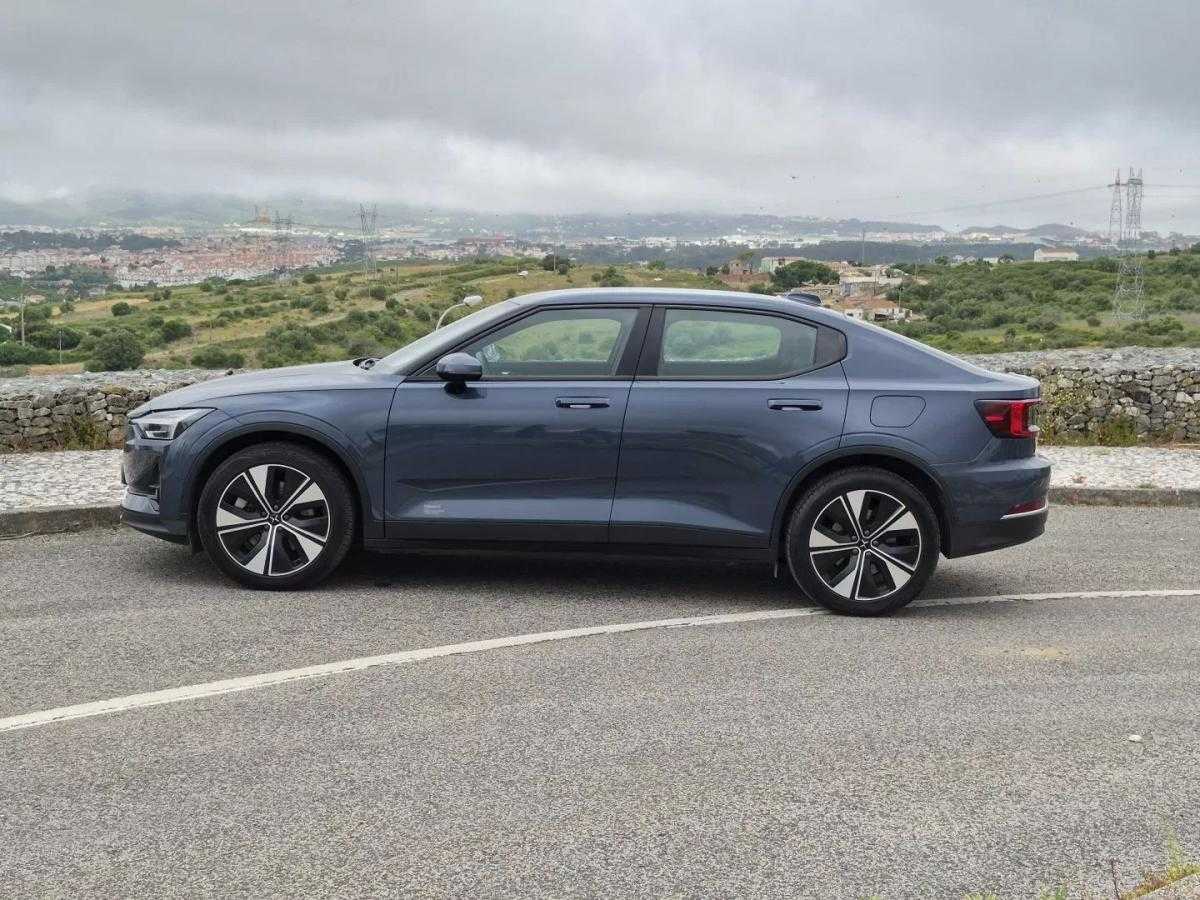 polestar-2-2023-eletrico-200cc