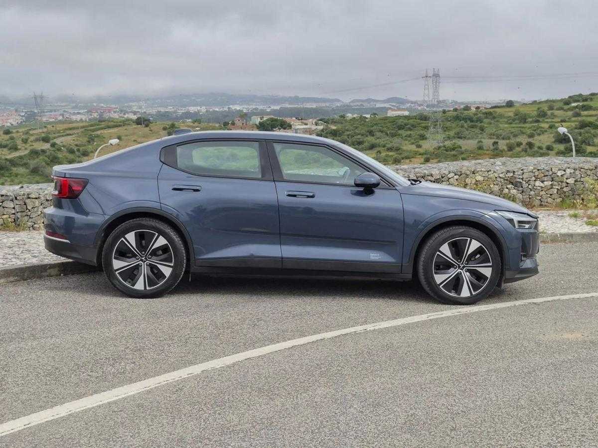 polestar-2-2023-eletrico-200cc