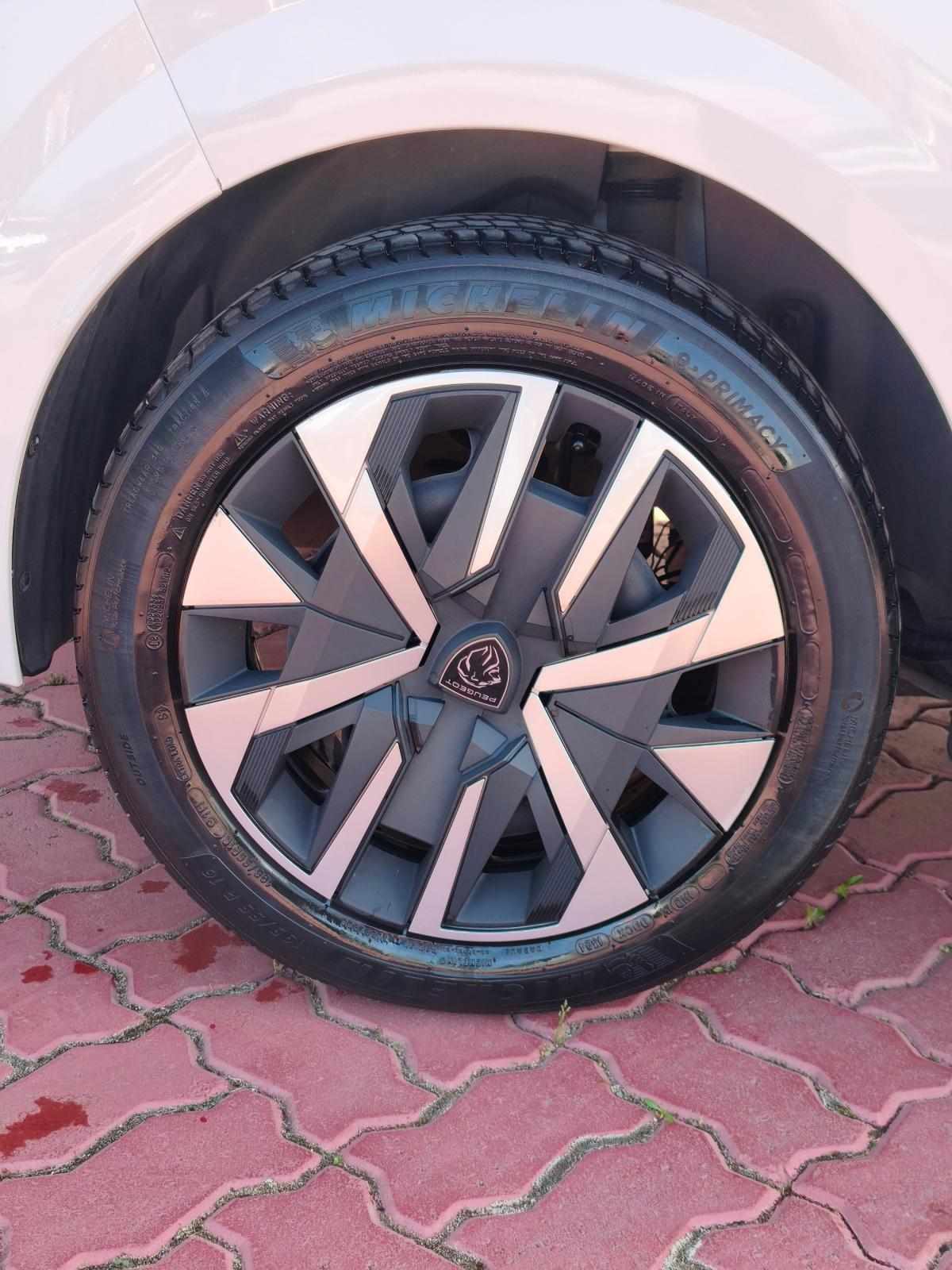 peugeot-208-2024-gasolina-1199cc