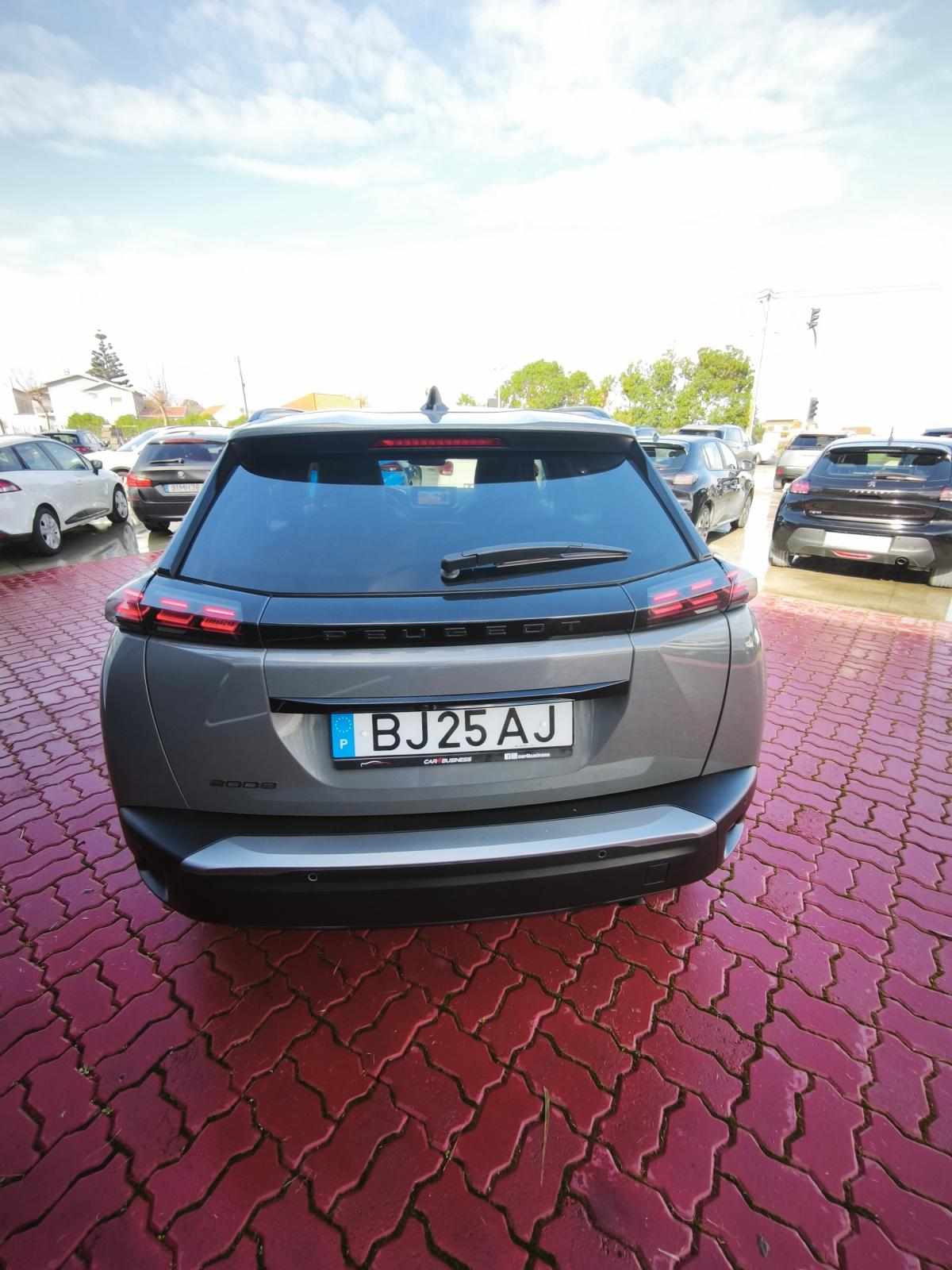 peugeot-2008-2024-gasolina-1199cc