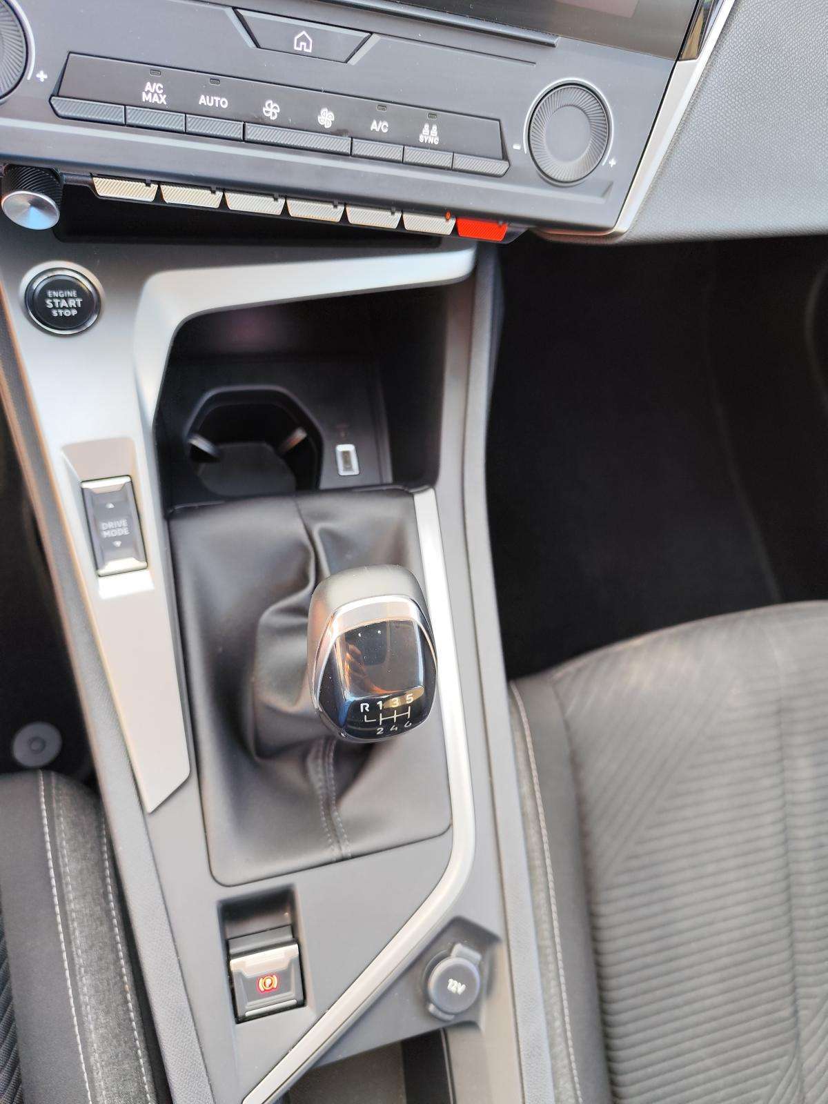 peugeot-308-2023-gasolina-1199cc