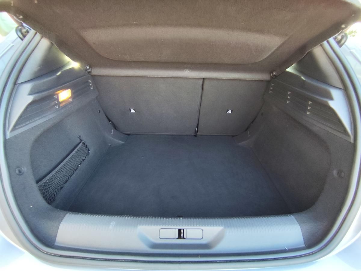 peugeot-308-2023-gasolina-1199cc