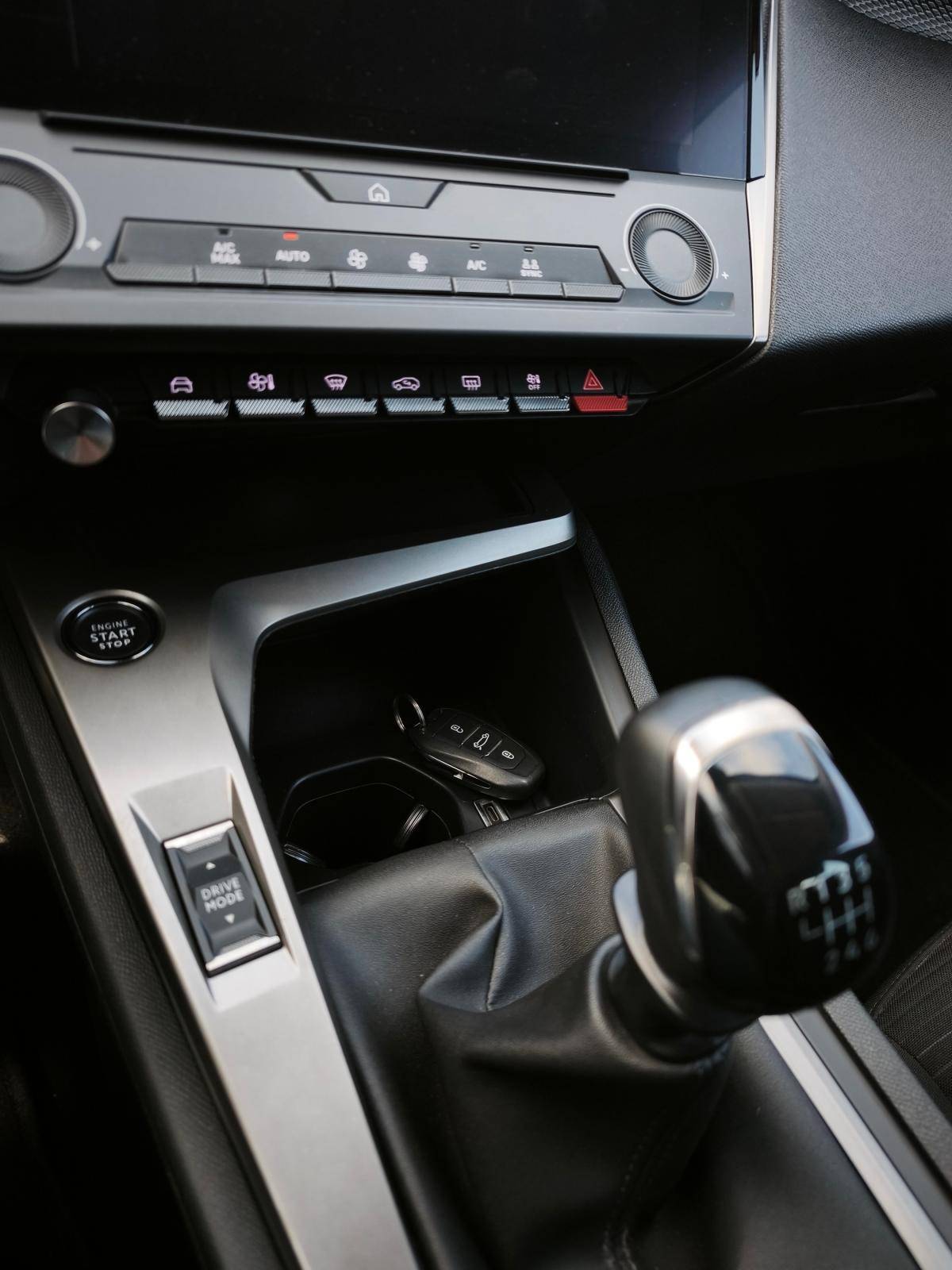peugeot-308-sw-2023-gasolina-1199cc