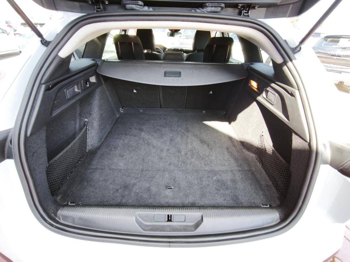 peugeot-308-sw-2023-gasolina-1199cc
