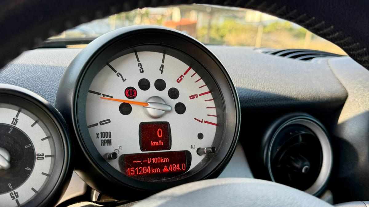 mini-cabrio-d-2-0-2011-diesel-1598cc