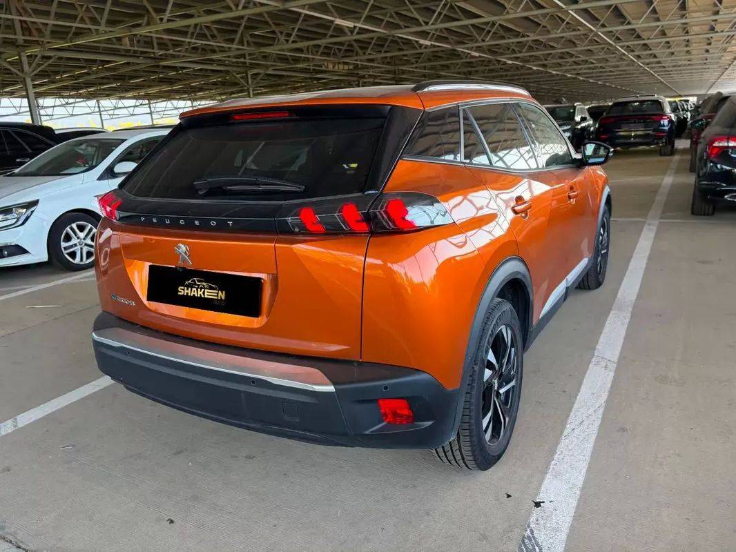 peugeot-e-2008-2023-eletrico-0cc