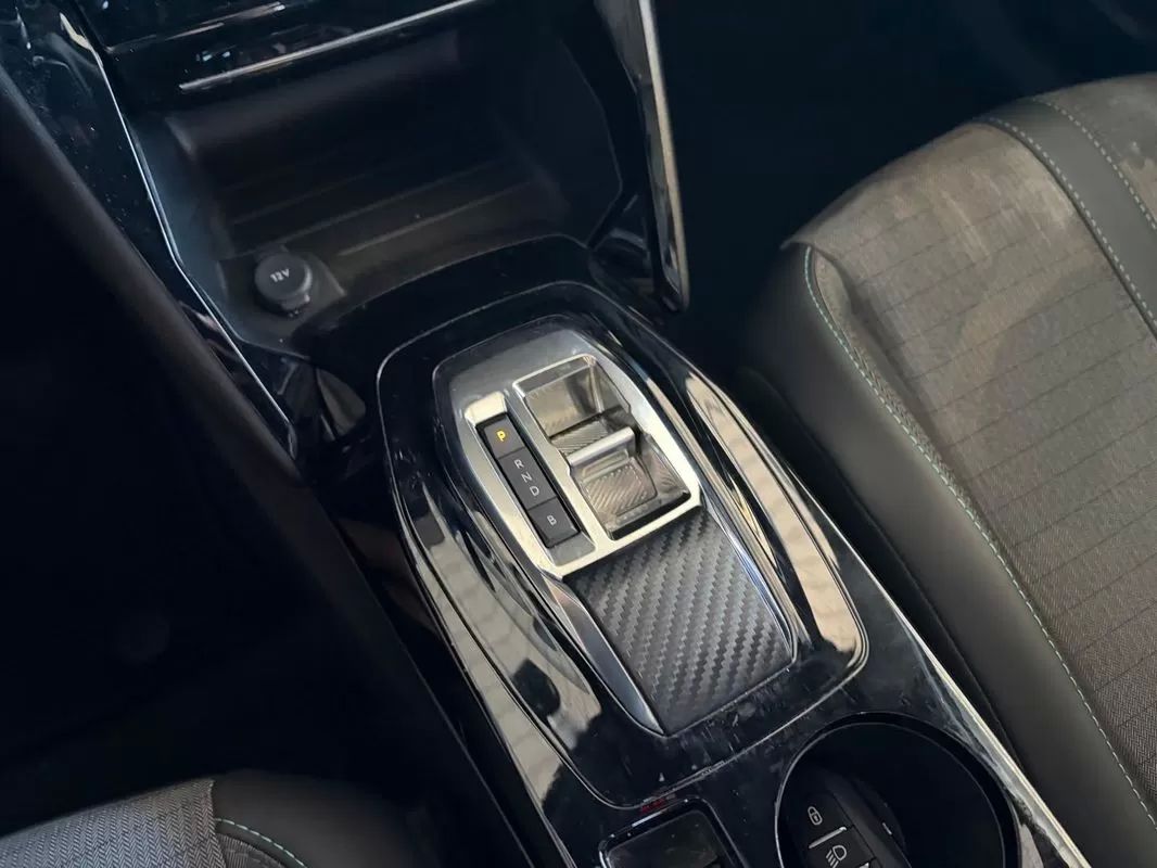 peugeot-e-2008-2023-eletrico-0cc