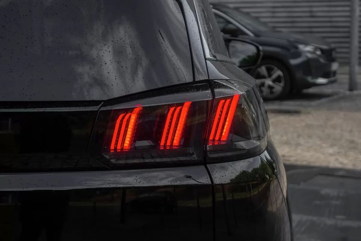 peugeot-5008-2023-gasolina-1199cc