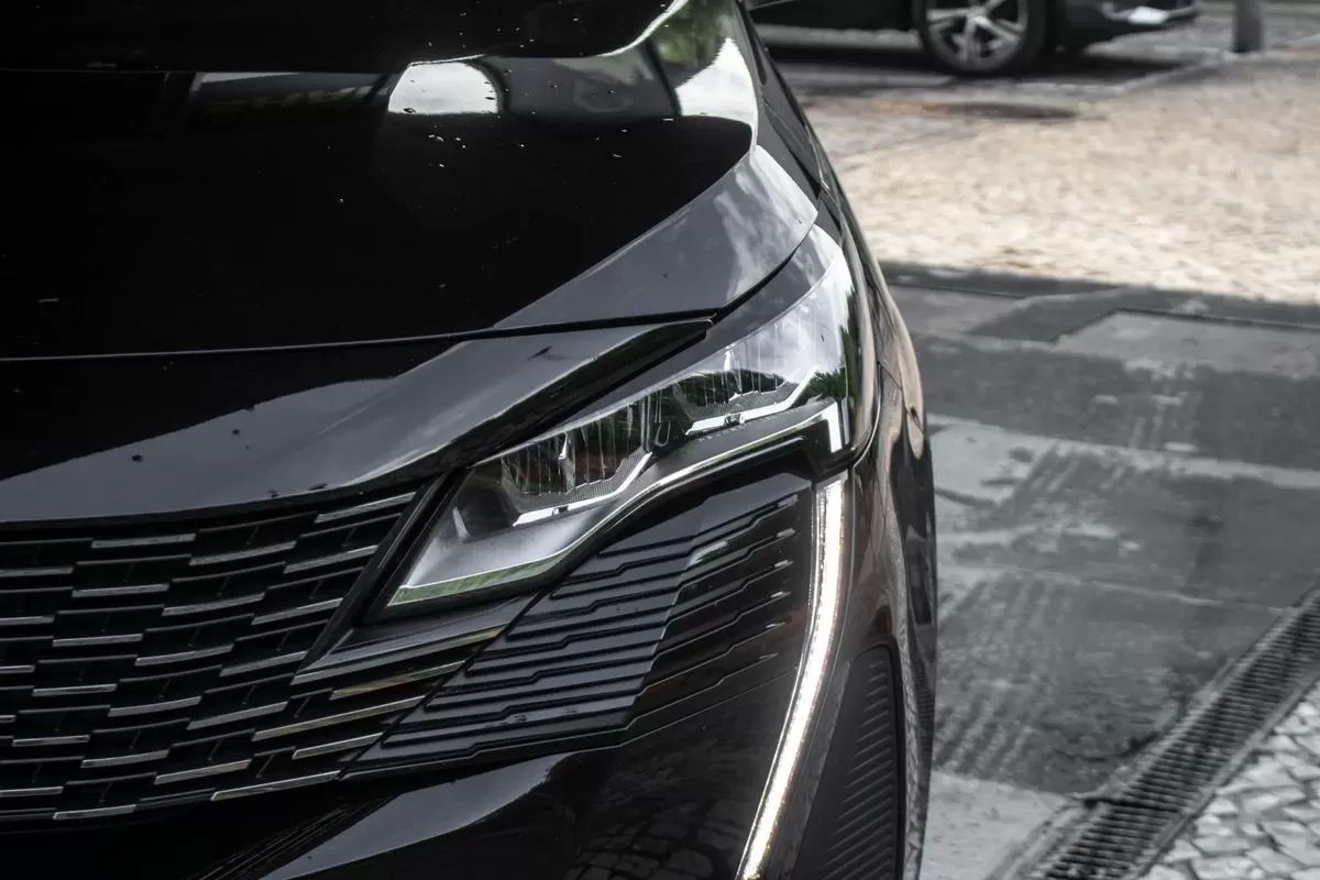 peugeot-5008-2023-gasolina-1199cc