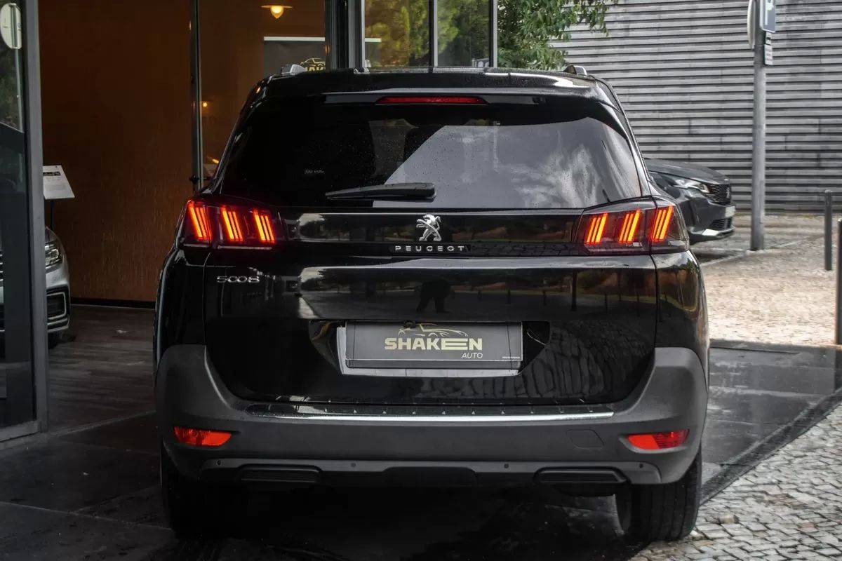 peugeot-5008-2023-gasolina-1199cc