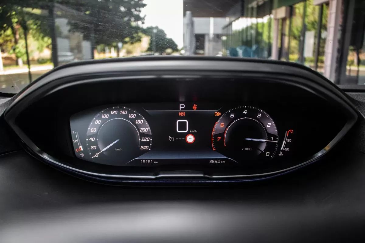peugeot-5008-2023-gasolina-1199cc