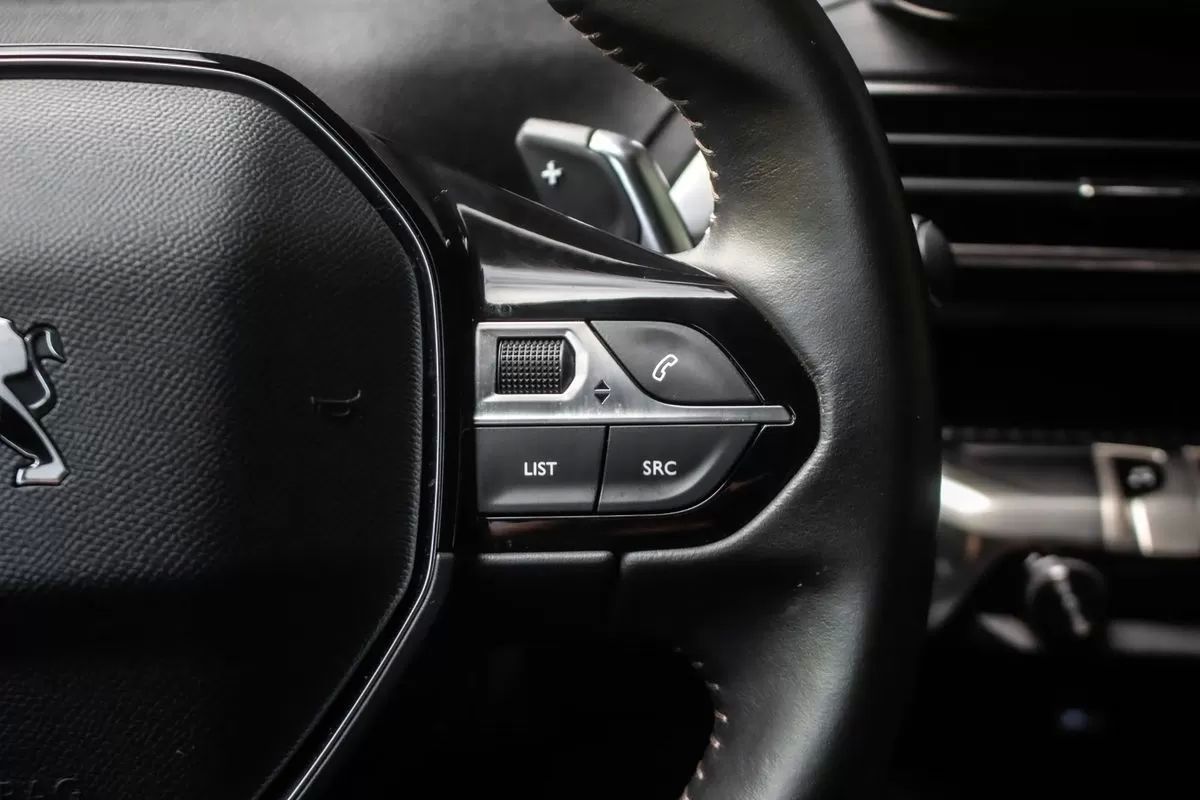 peugeot-5008-2023-gasolina-1199cc