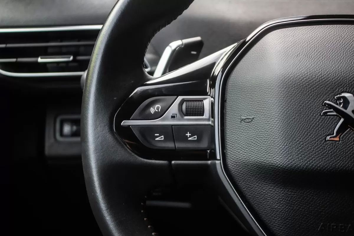 peugeot-5008-2023-gasolina-1199cc