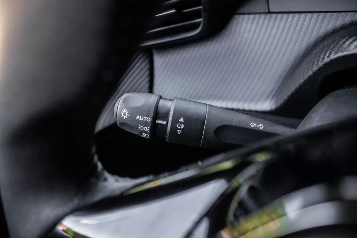 peugeot-e-208-2025-eletrico-0cc