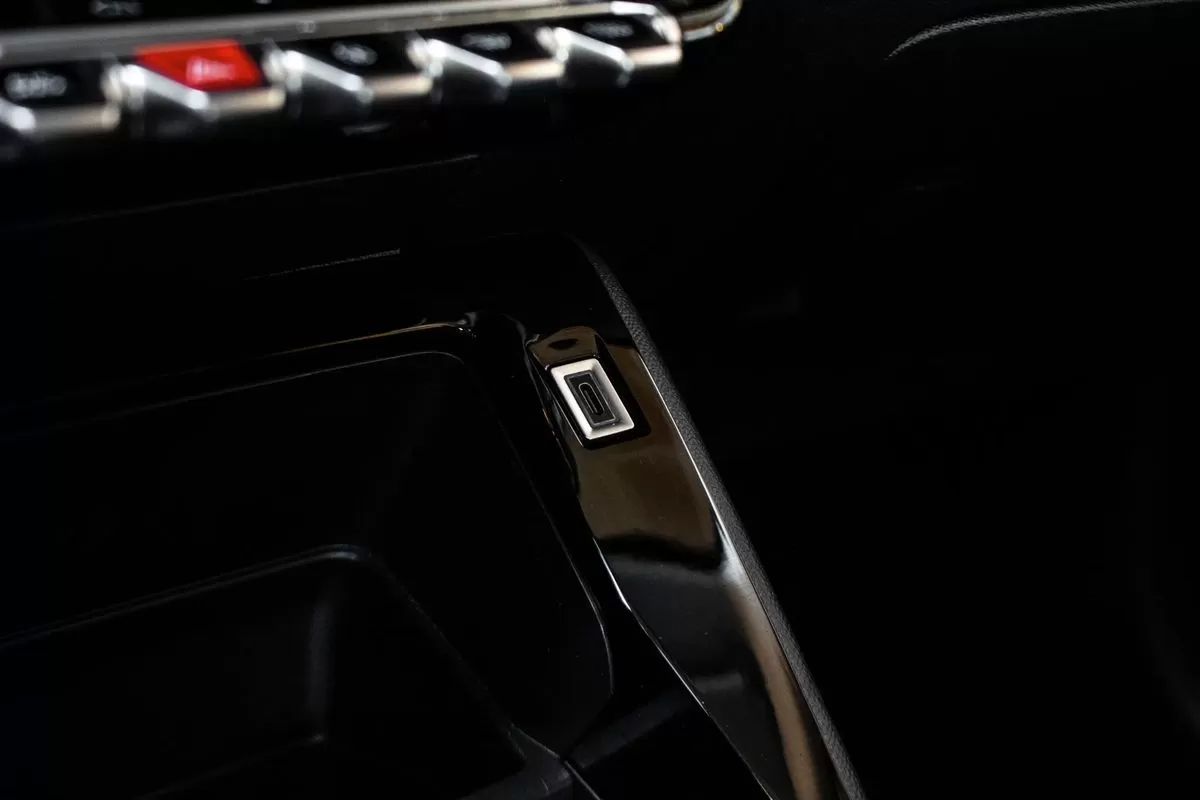 peugeot-e-208-2025-eletrico-0cc