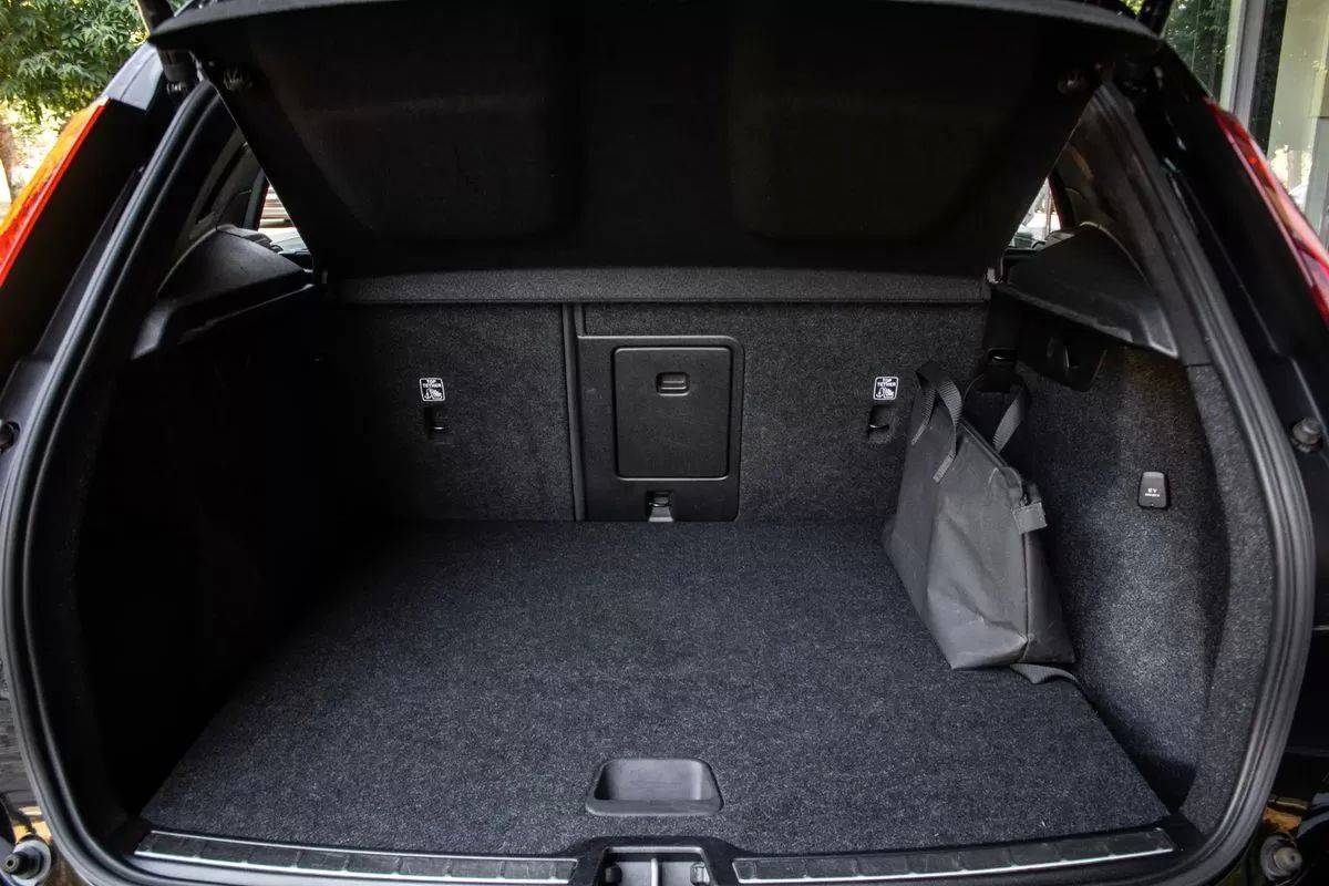volvo-xc40-2021-hibrido-1477cc