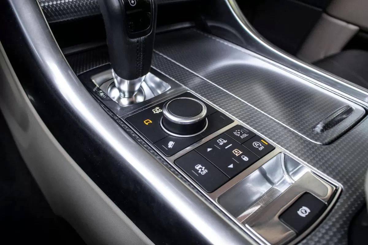 land-rover-range-rover-sport-2015-diesel-2993cc