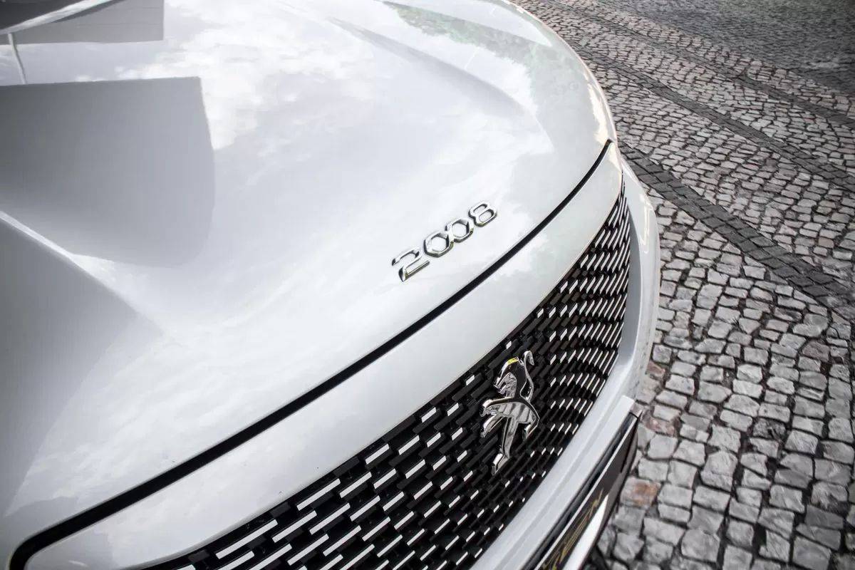peugeot-e-2008-2021-eletrico-0cc