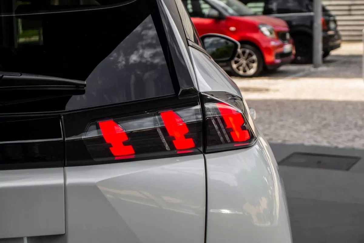 peugeot-e-2008-2021-eletrico-0cc