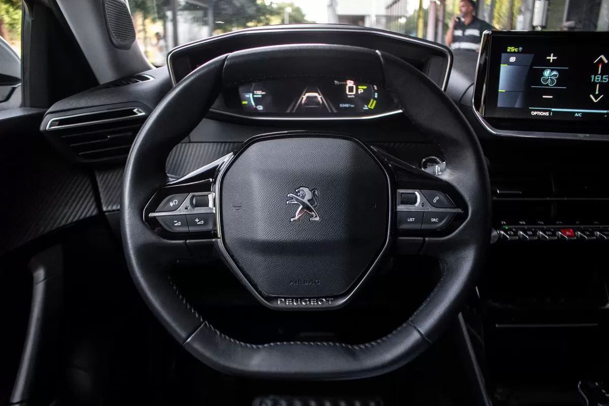 peugeot-e-2008-2021-eletrico-0cc