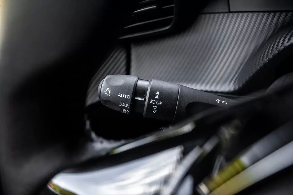 peugeot-e-2008-2021-eletrico-0cc
