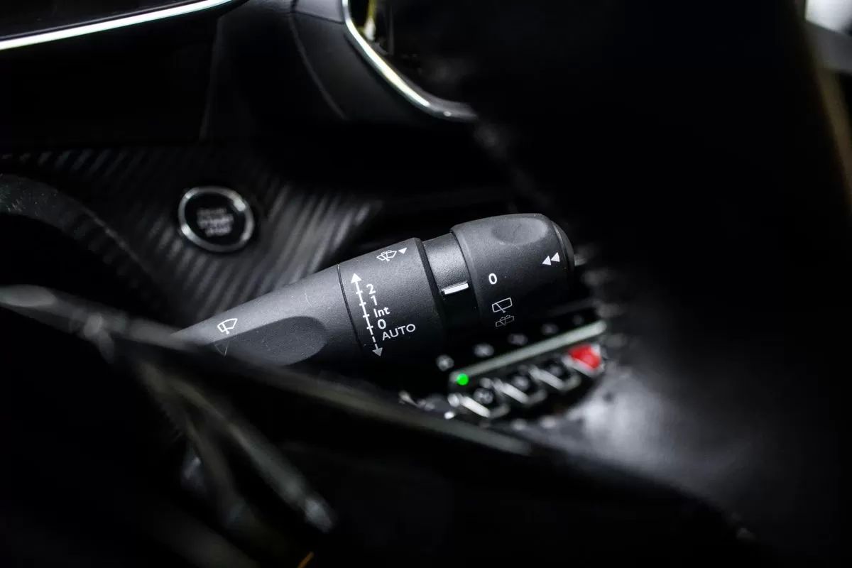 peugeot-e-2008-2021-eletrico-0cc