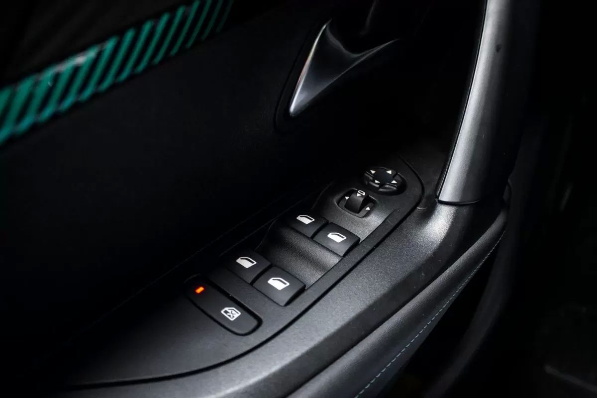 peugeot-e-2008-2021-eletrico-0cc