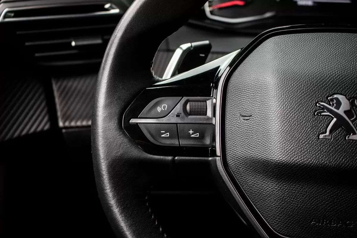 peugeot-2008-2021-gasolina-1199cc