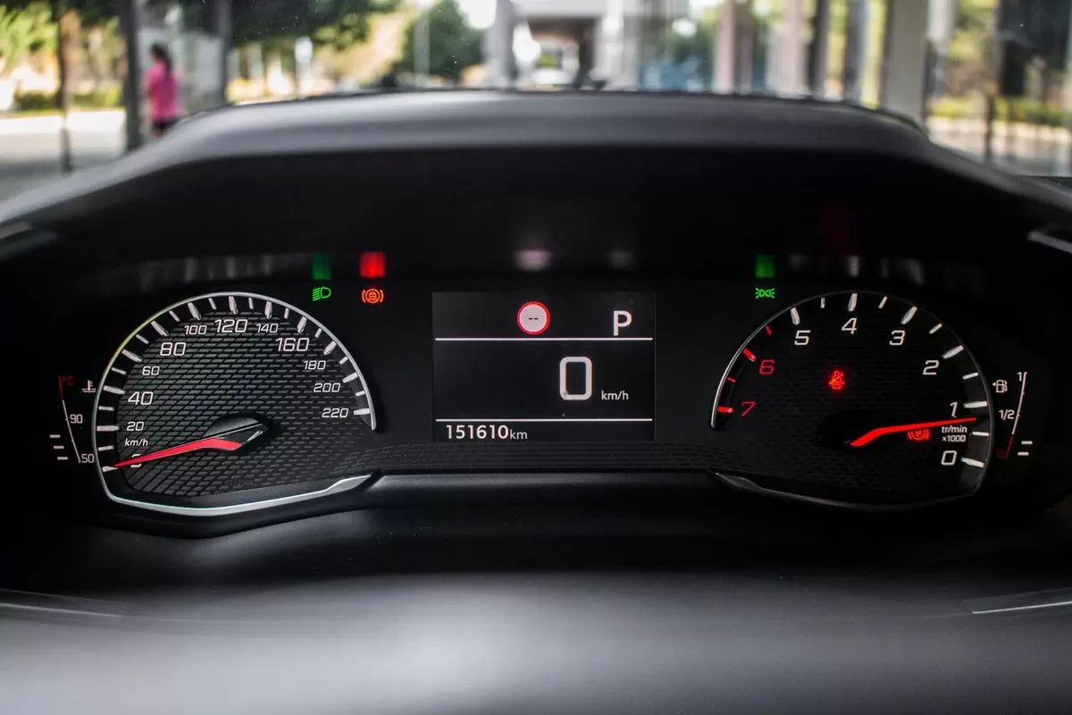 peugeot-2008-2021-diesel-1499cc