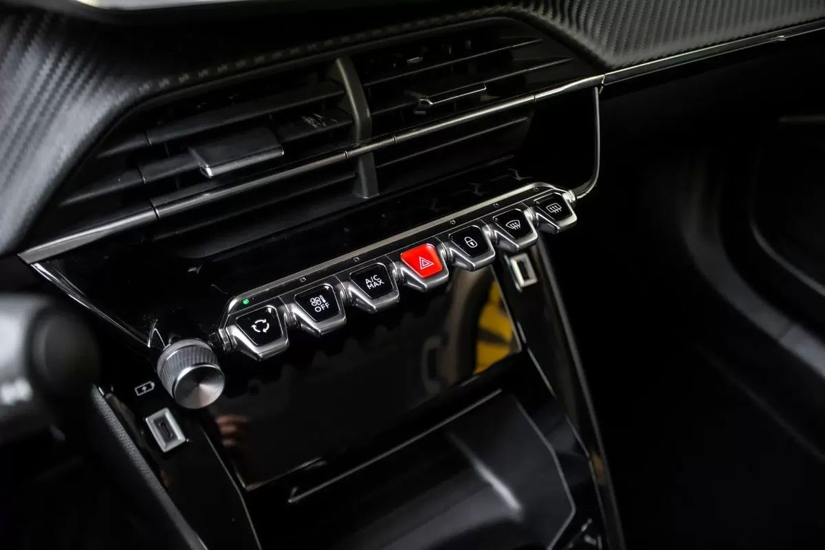 peugeot-2008-2021-diesel-1499cc