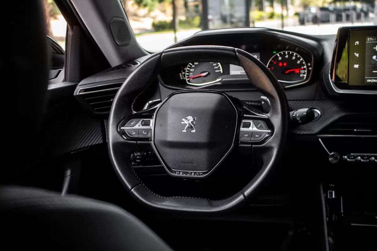 peugeot-2008-2021-diesel-1499cc