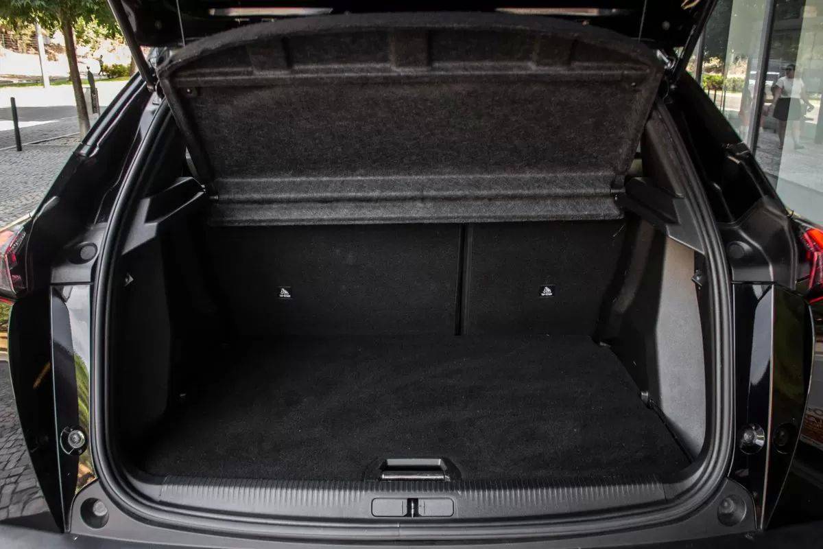 peugeot-2008-2021-diesel-1499cc