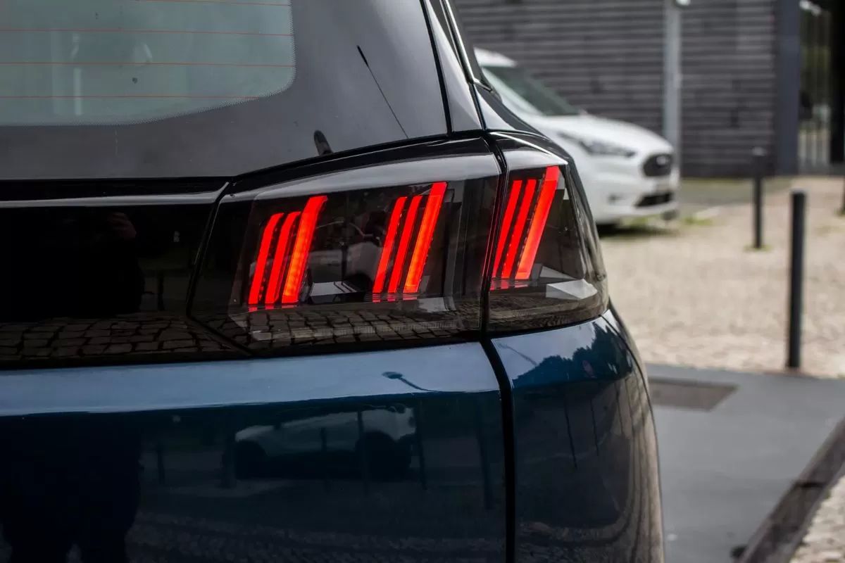 peugeot-5008-2022-gasolina-1199cc