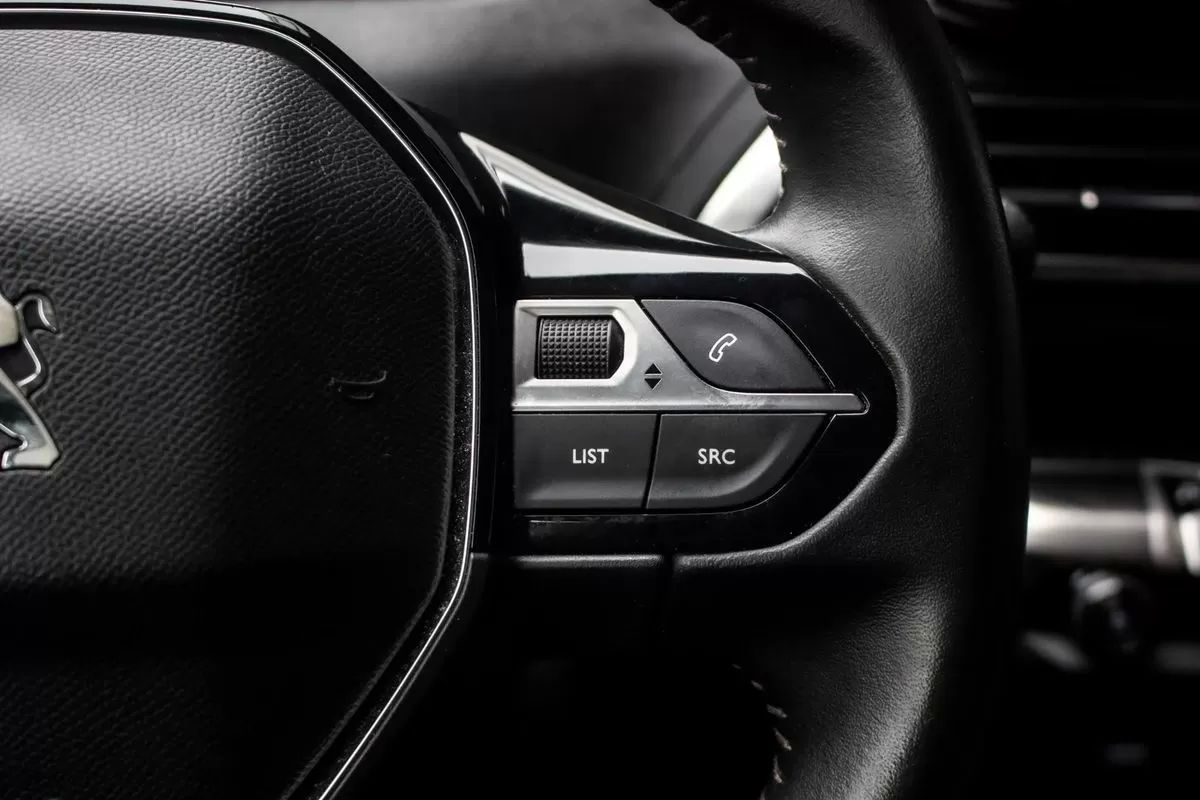 peugeot-5008-2022-gasolina-1199cc