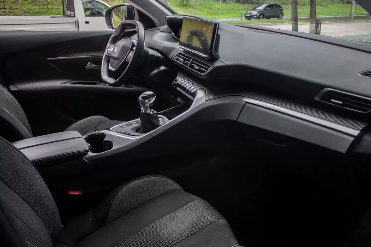 peugeot-5008-2022-gasolina-1199cc