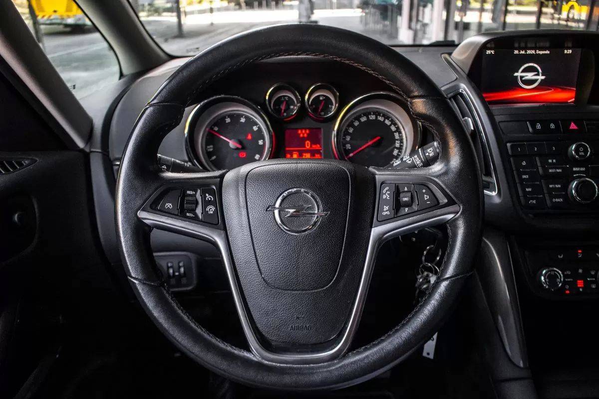 opel-zafira-2015-diesel-1598cc