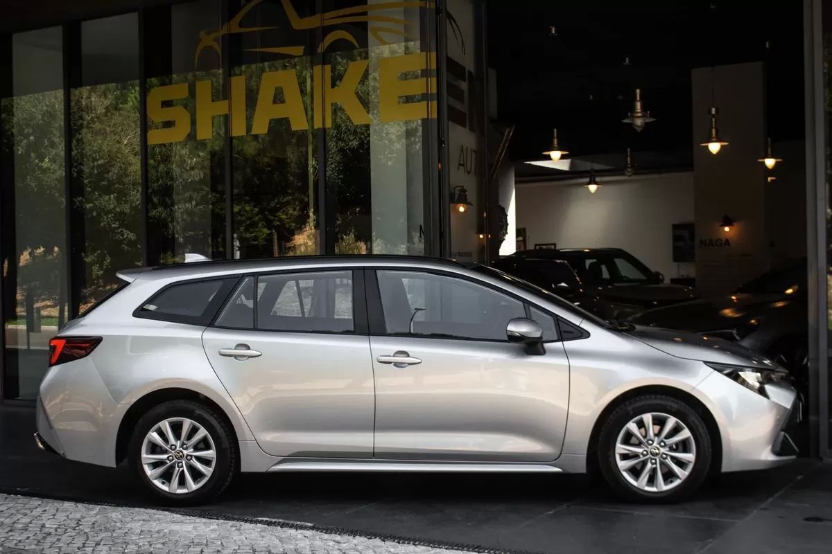toyota-corolla-2023-hibrido-a-gasolina-1798cc