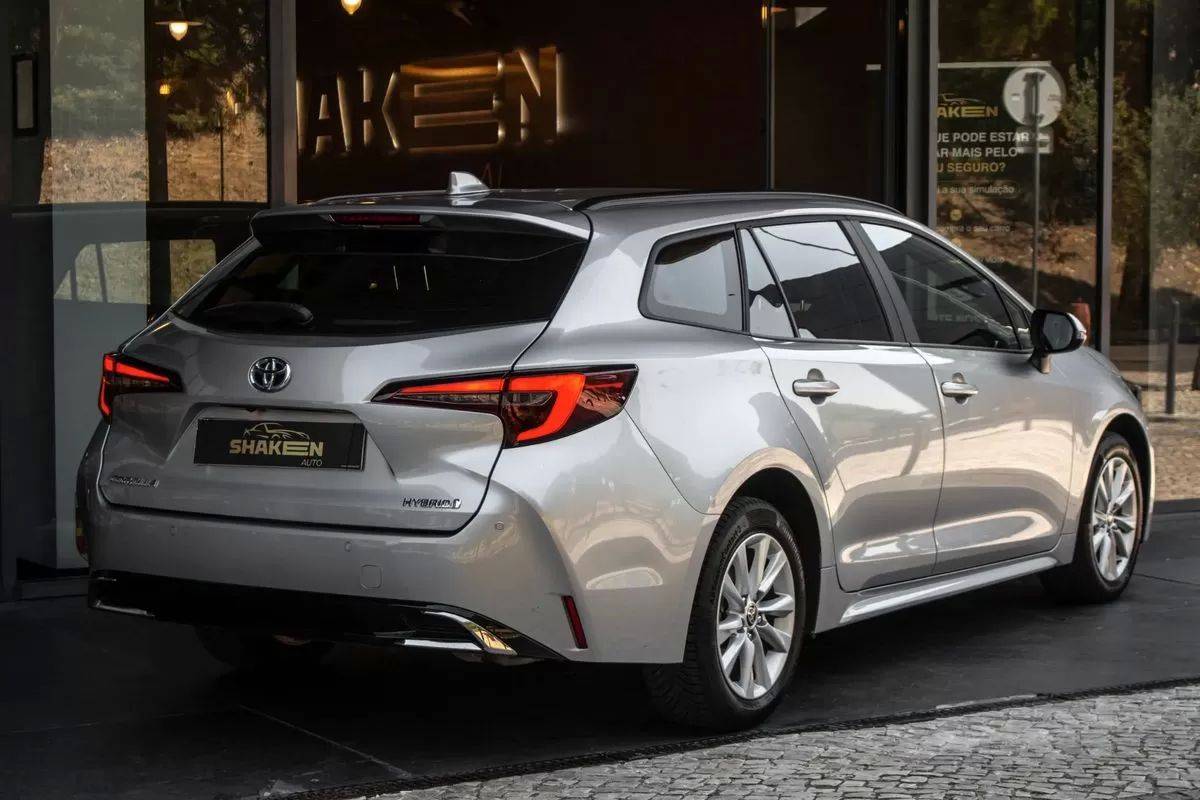 toyota-corolla-2023-hibrido-a-gasolina-1798cc