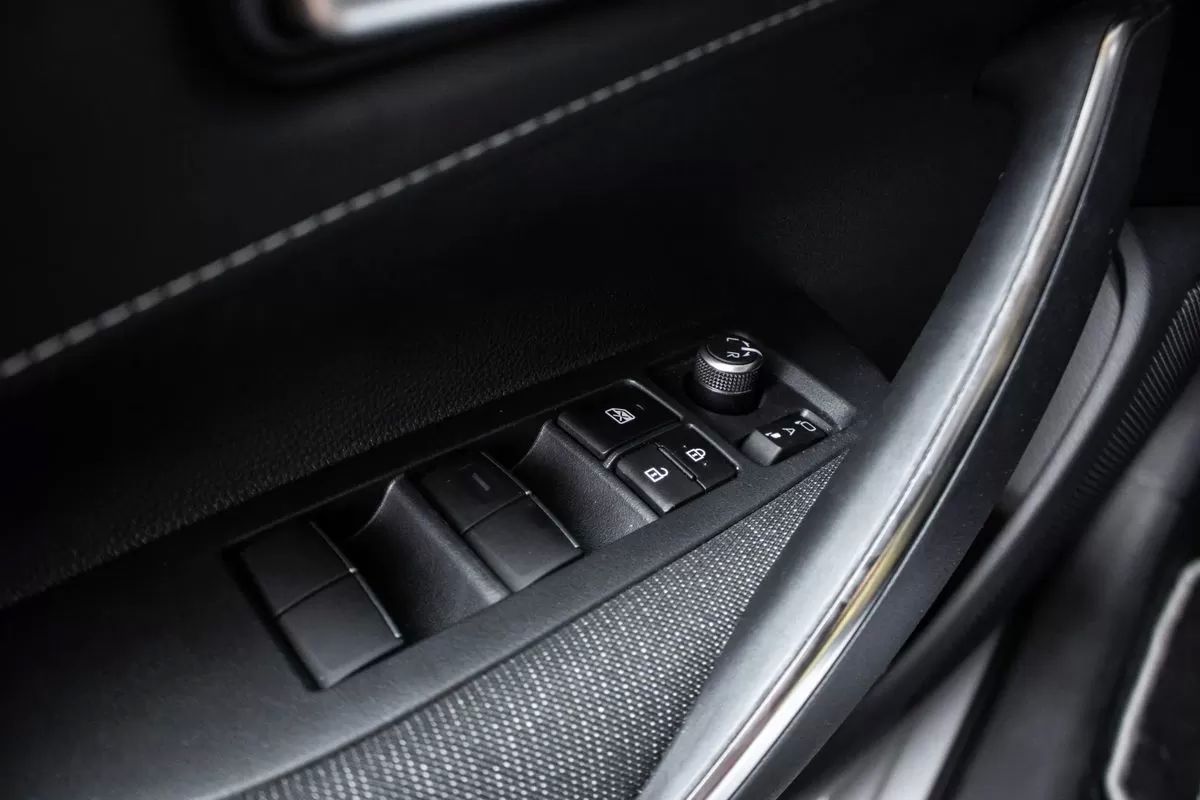 toyota-corolla-2023-hibrido-a-gasolina-1798cc